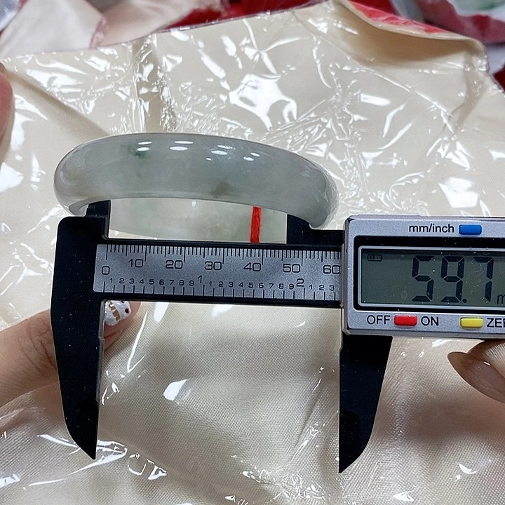 翡翠手镯未镶嵌92