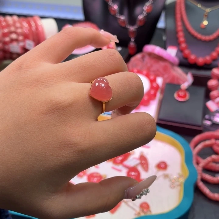 菱锰矿（红纹石）18K金镶嵌戒指爱心戒指2.74g