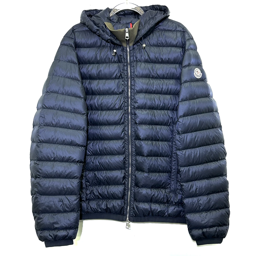 99新 MONCLER 经典logo黑色羽绒外套 0988