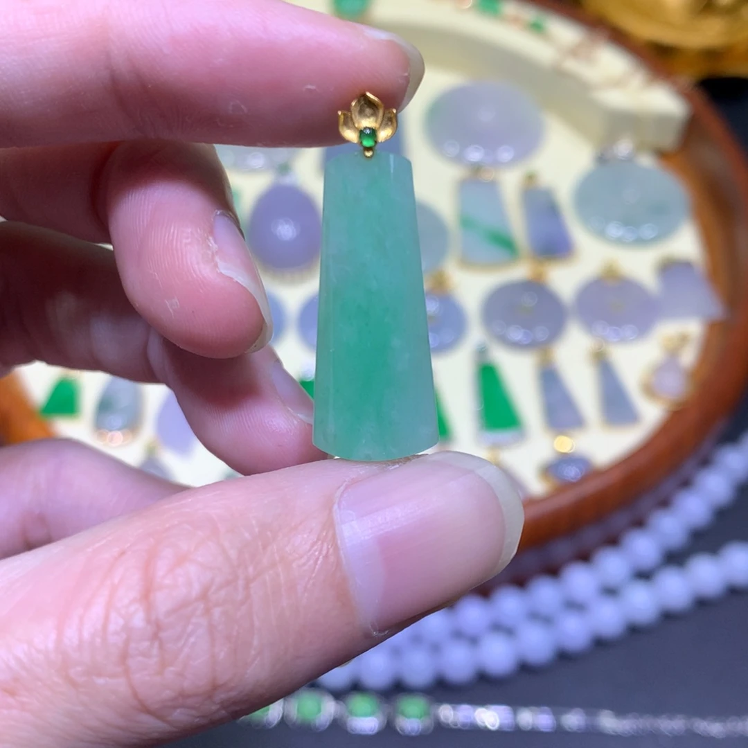 翡翠吊坠(不含链)18K金镶嵌