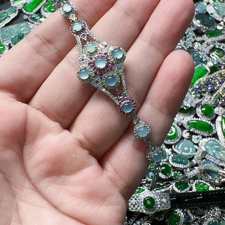 翡翠颈饰未镶嵌天然A货翡翠放漏