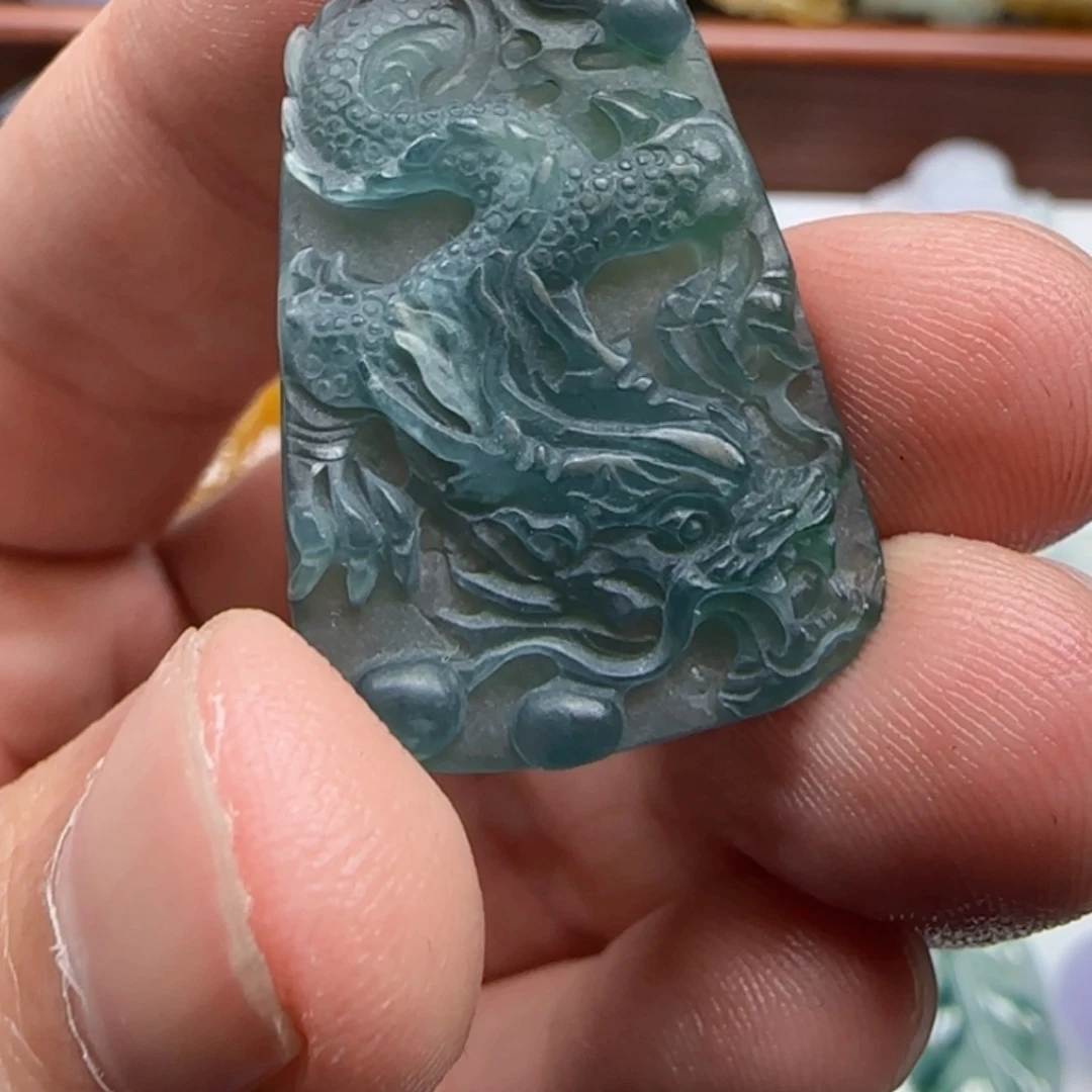 定制翡翠未镶嵌龙