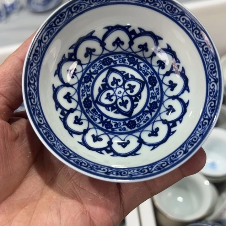 瓷片白青花宝相普洱杯微瑕