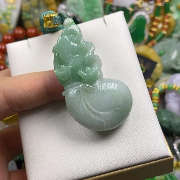 翡翠未镶嵌吊坠(赠链)