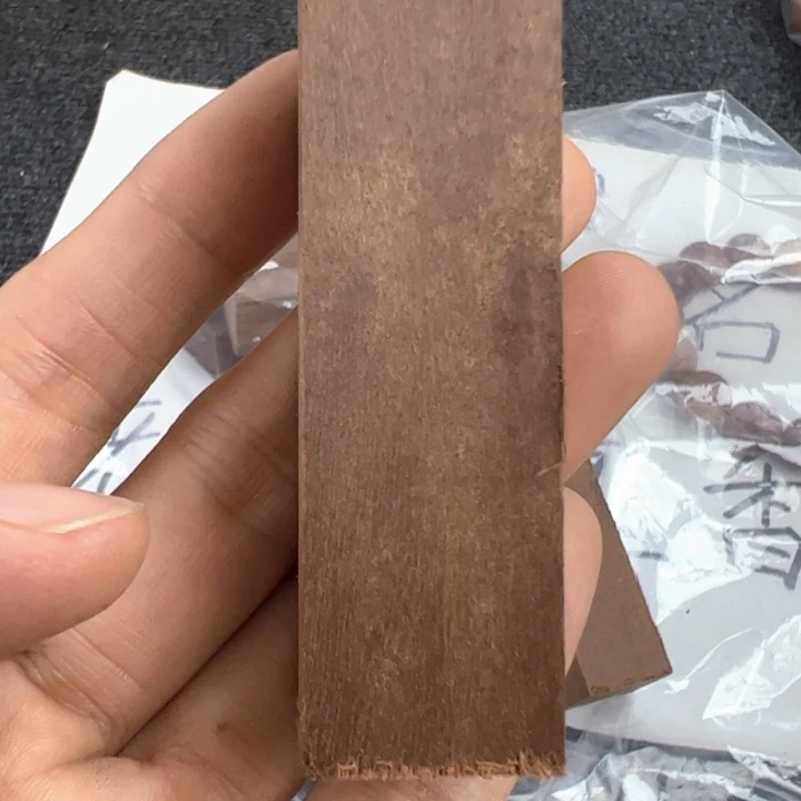 木檀香印章料，………………瑕疵，