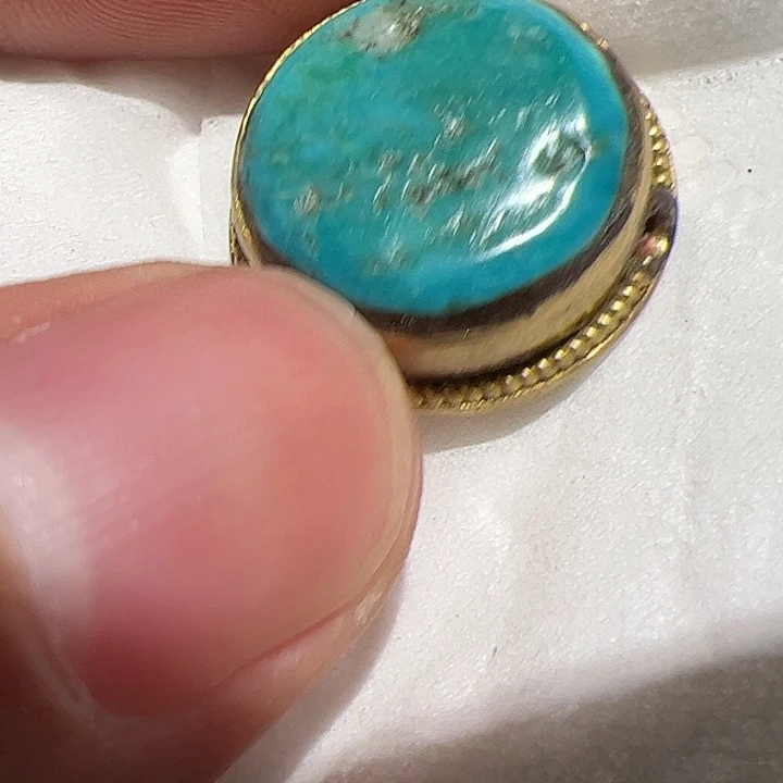 玻璃颈饰在这里等