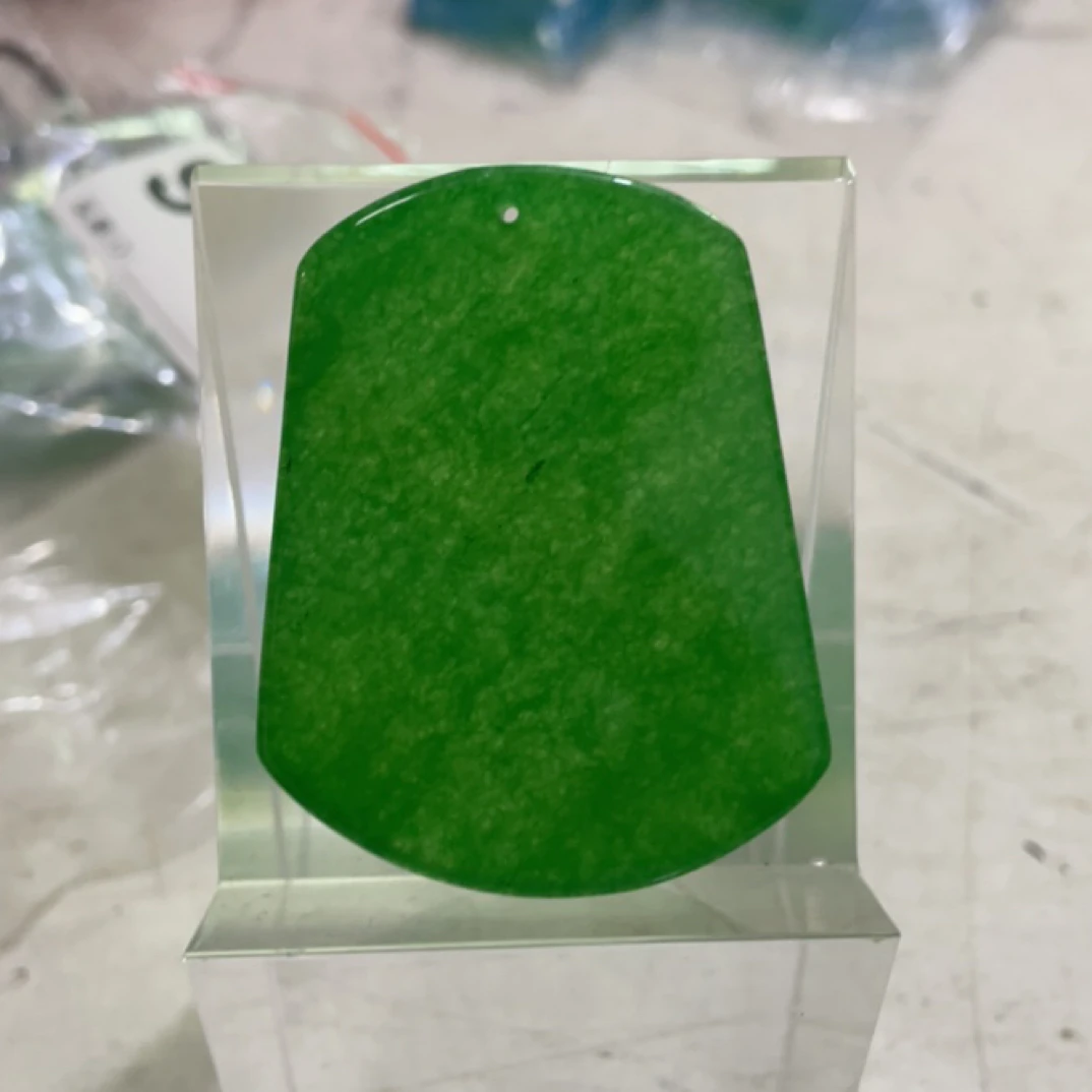 110  绿无事吊坠牌