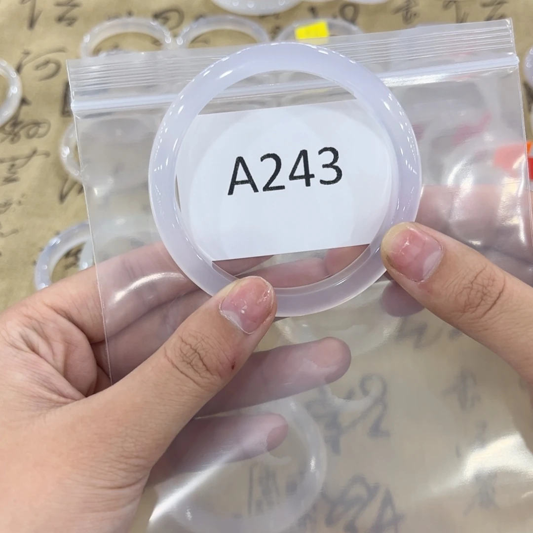 玛瑙/玉髓手镯未镶嵌芳**依