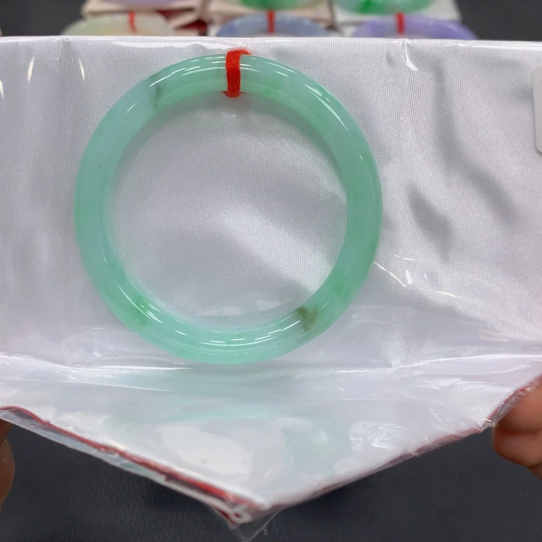 翡翠手镯未镶嵌翡翠28