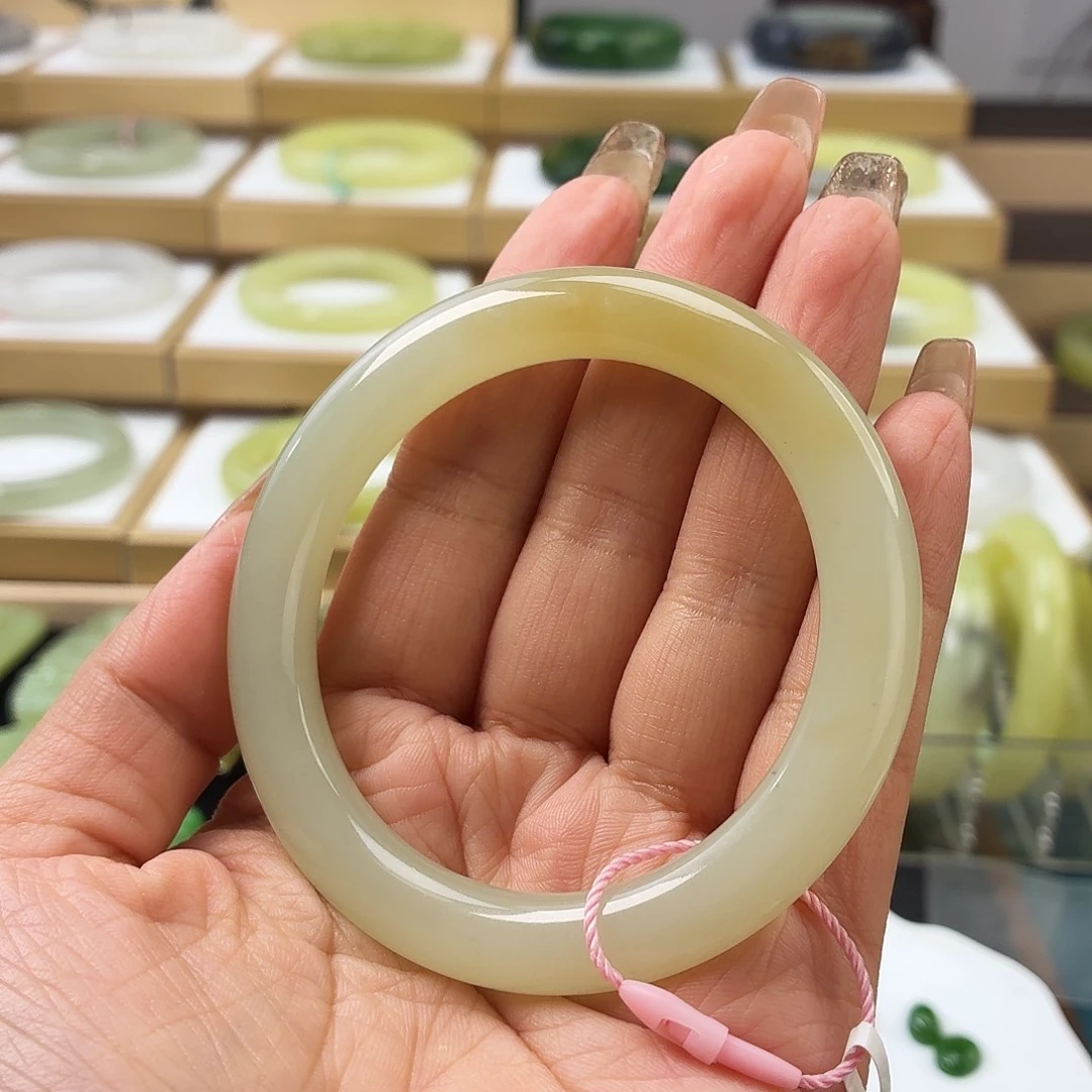 和田玉未镶嵌手镯新疆且末暖白糖镯