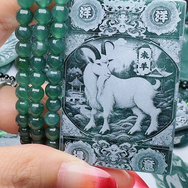 翡翠未镶嵌颈饰多样性发其一