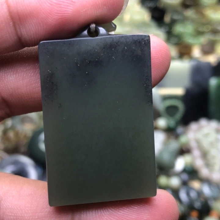 近***赤和田玉未镶嵌颈饰