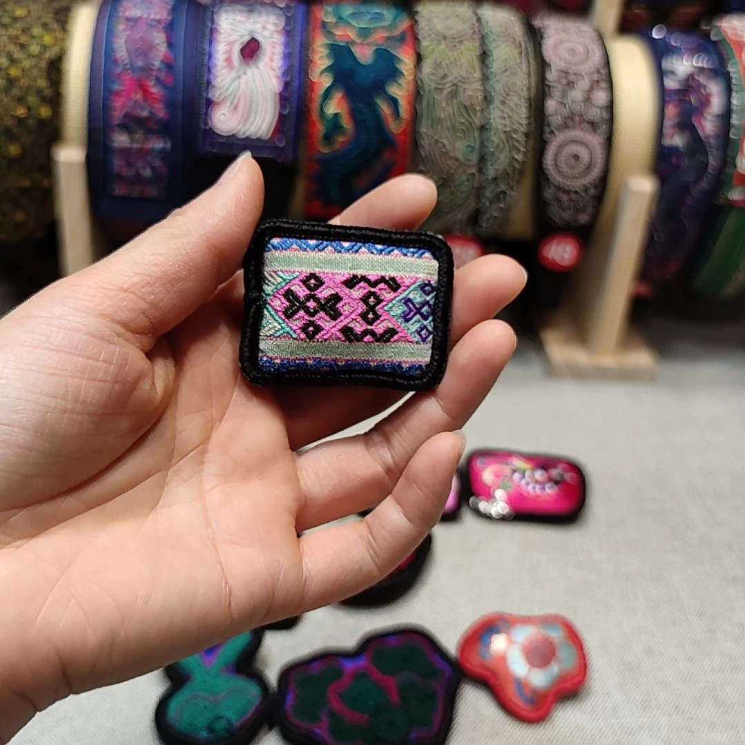 福***俊织绣手工老绣织锦胸针