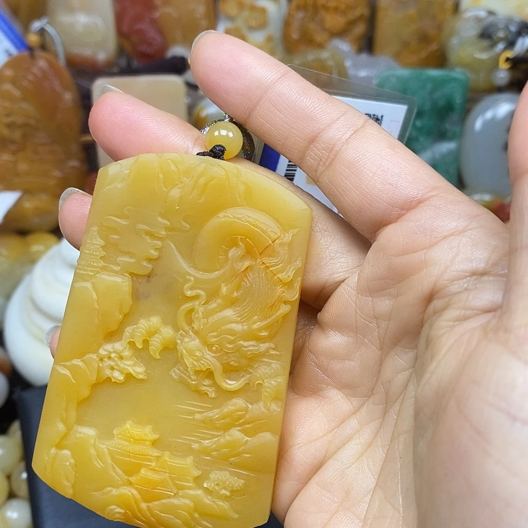石英质玉（黄龙玉）颈饰未镶嵌