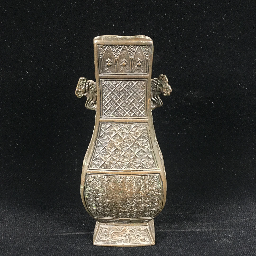 明代蕉叶双耳开窗锦地纹四方铜尊