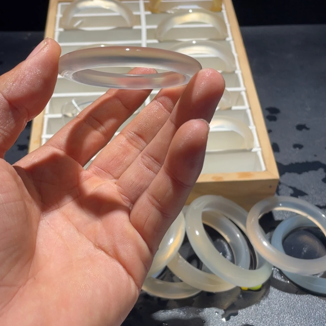 何***也玛瑙/玉髓合金手镯