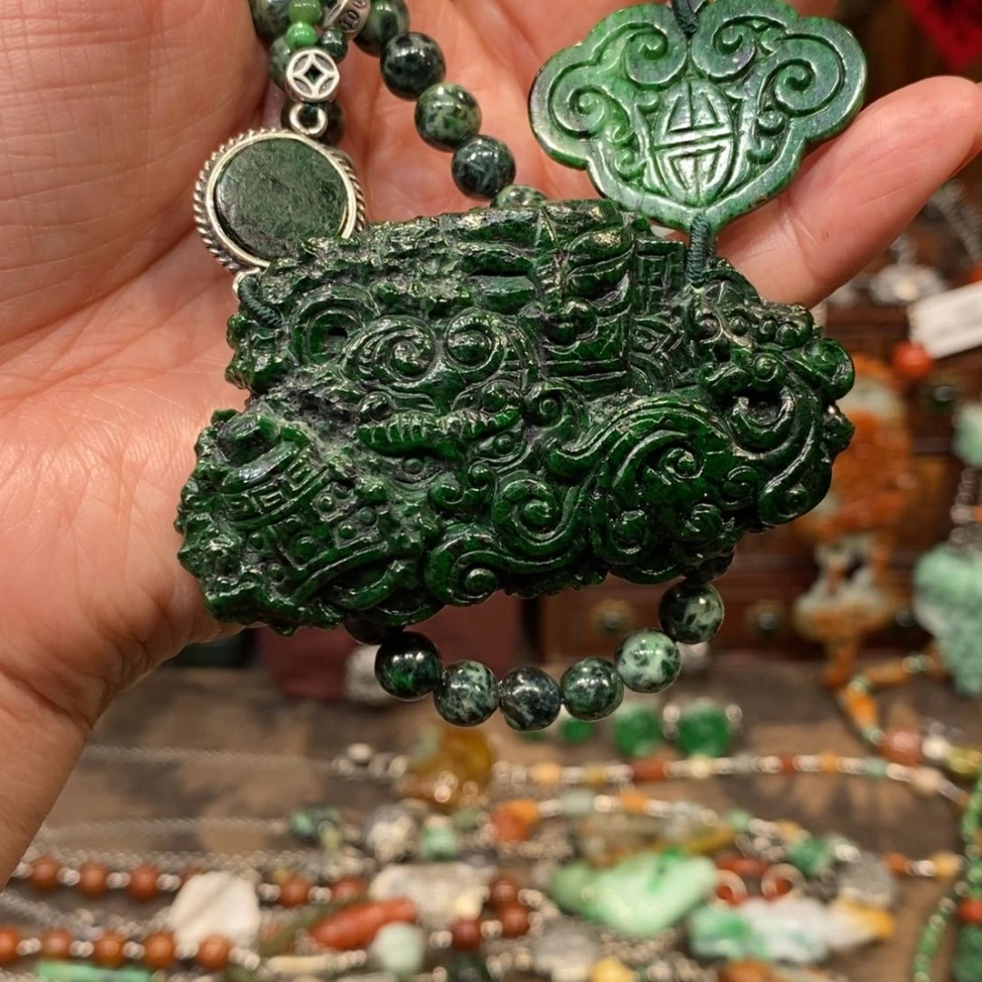 翡翠吊坠(赠链)未镶嵌