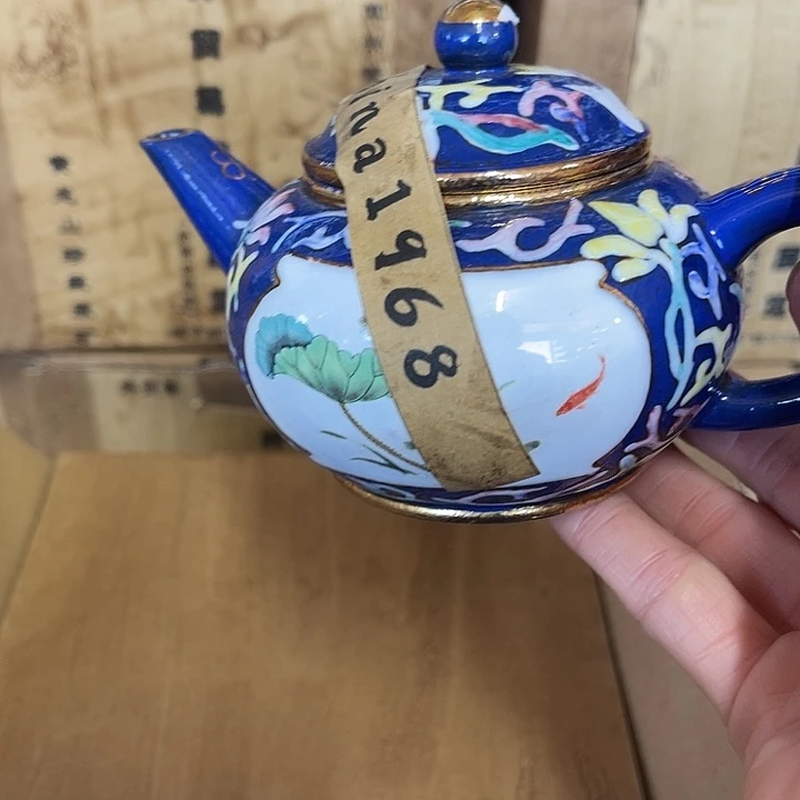 紫砂茶壶原矿泥料手工制作的一把紫砂壶。