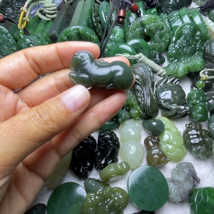 長***怪和田玉未镶嵌颈饰