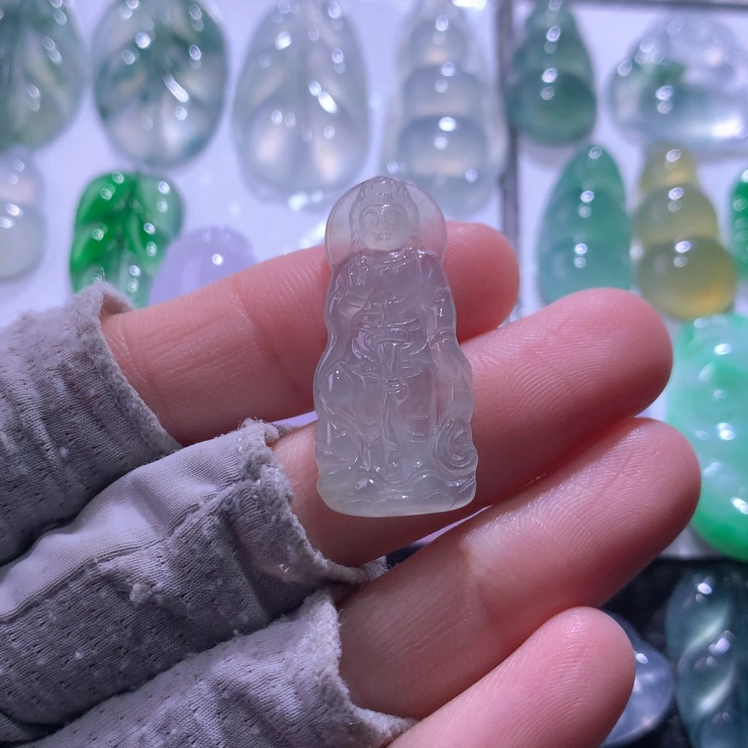 翡翠未镶嵌颈饰观音