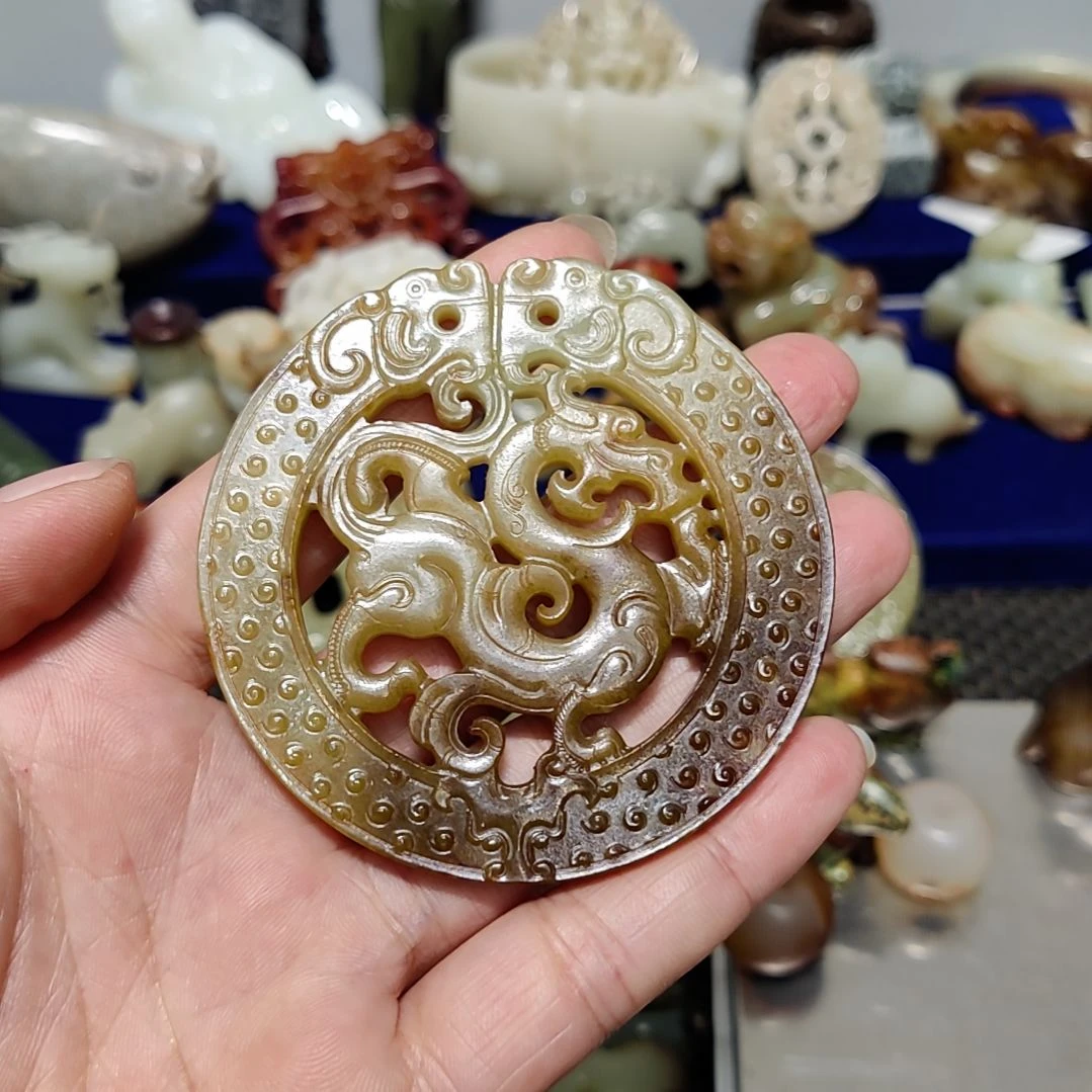 和田玉未镶嵌颈饰瓒****歌