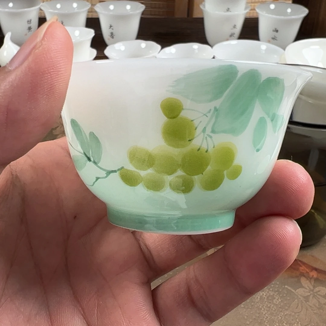 杯子采用优质瓷土制作单品
