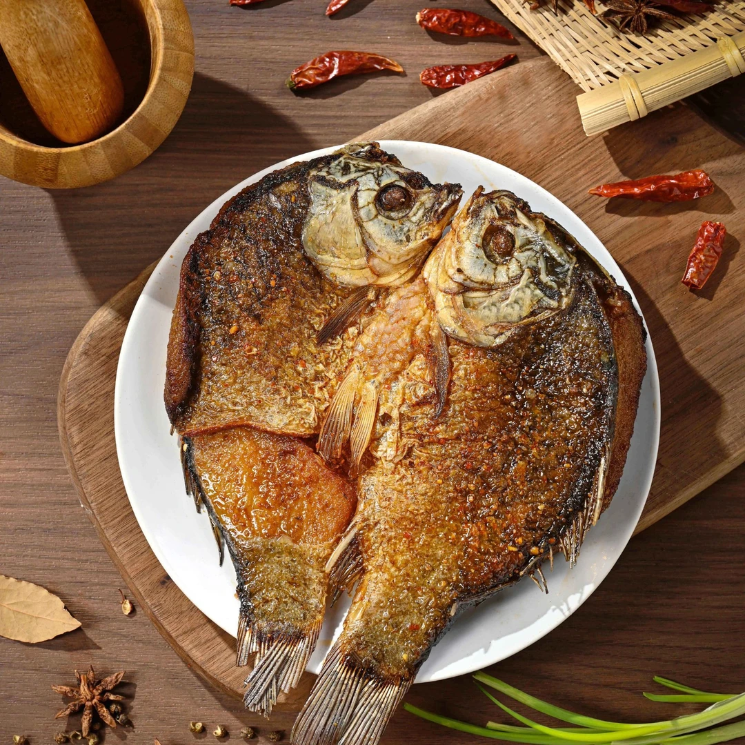 湖北后港特产开背风干熟鲫鱼