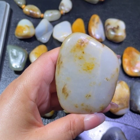 星***和田玉未镶嵌颈饰