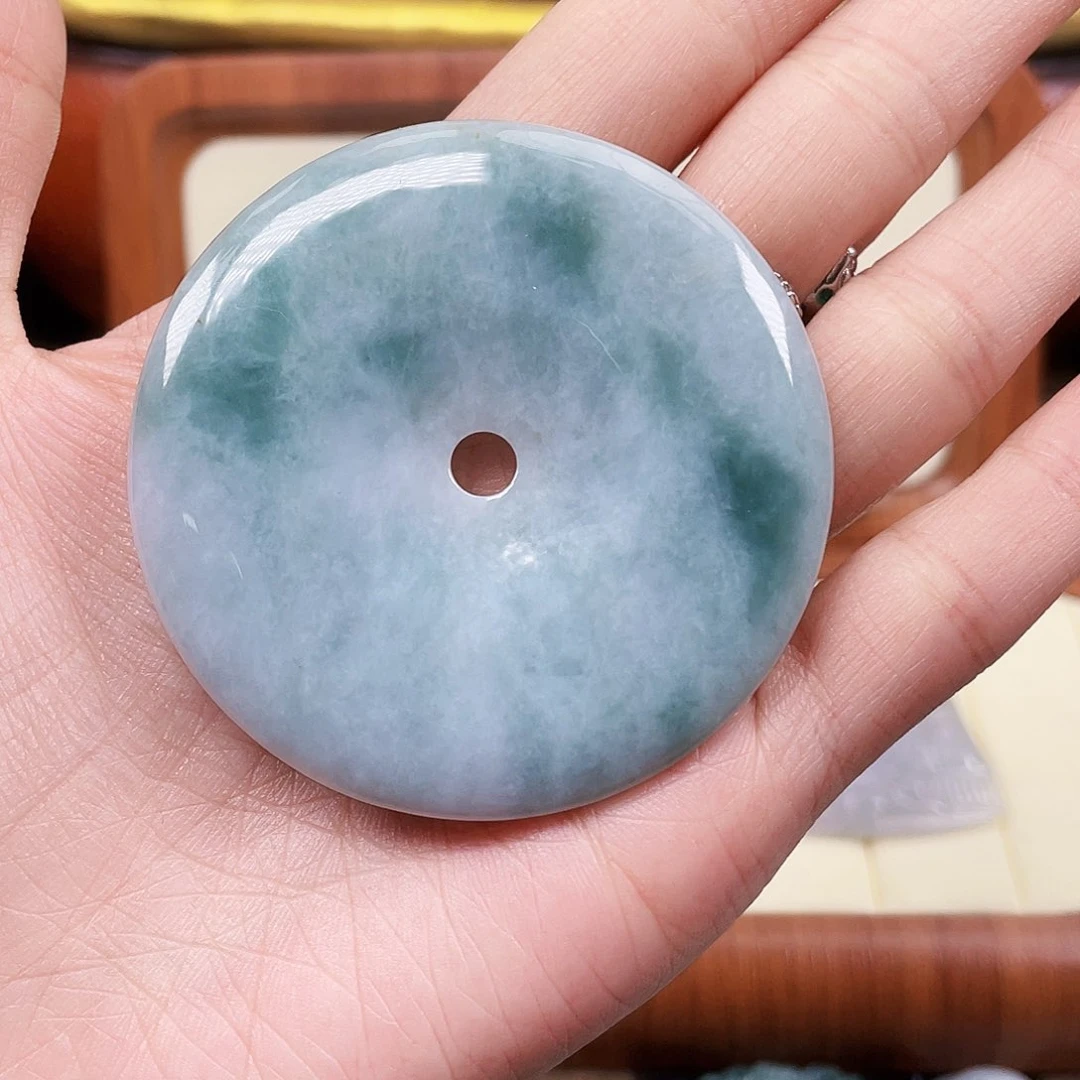 翡翠未镶嵌颈饰平安扣