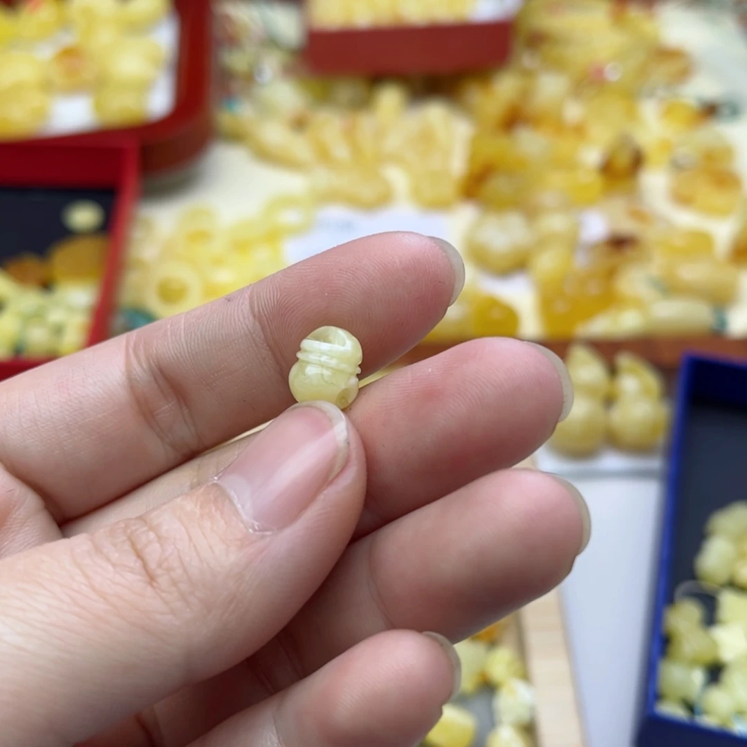 【闪购商品】蜜蜡裸石未镶嵌配饰