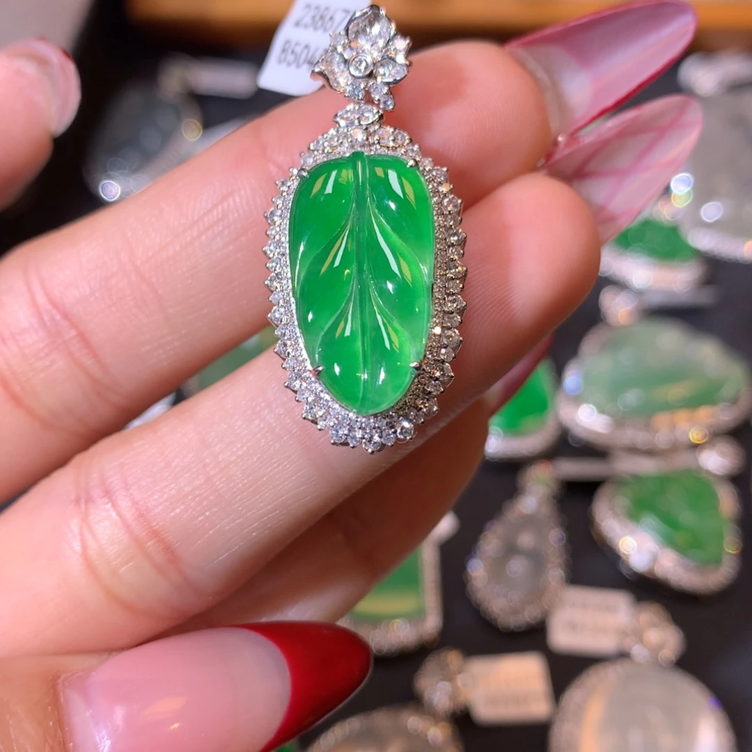 翡翠吊坠(不含链)18K金镶嵌