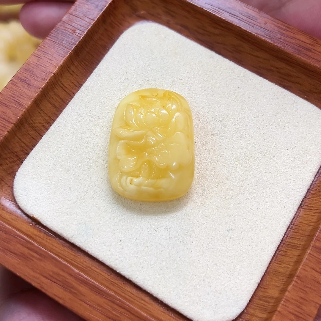 蜜蜡未镶嵌珠宝奇石