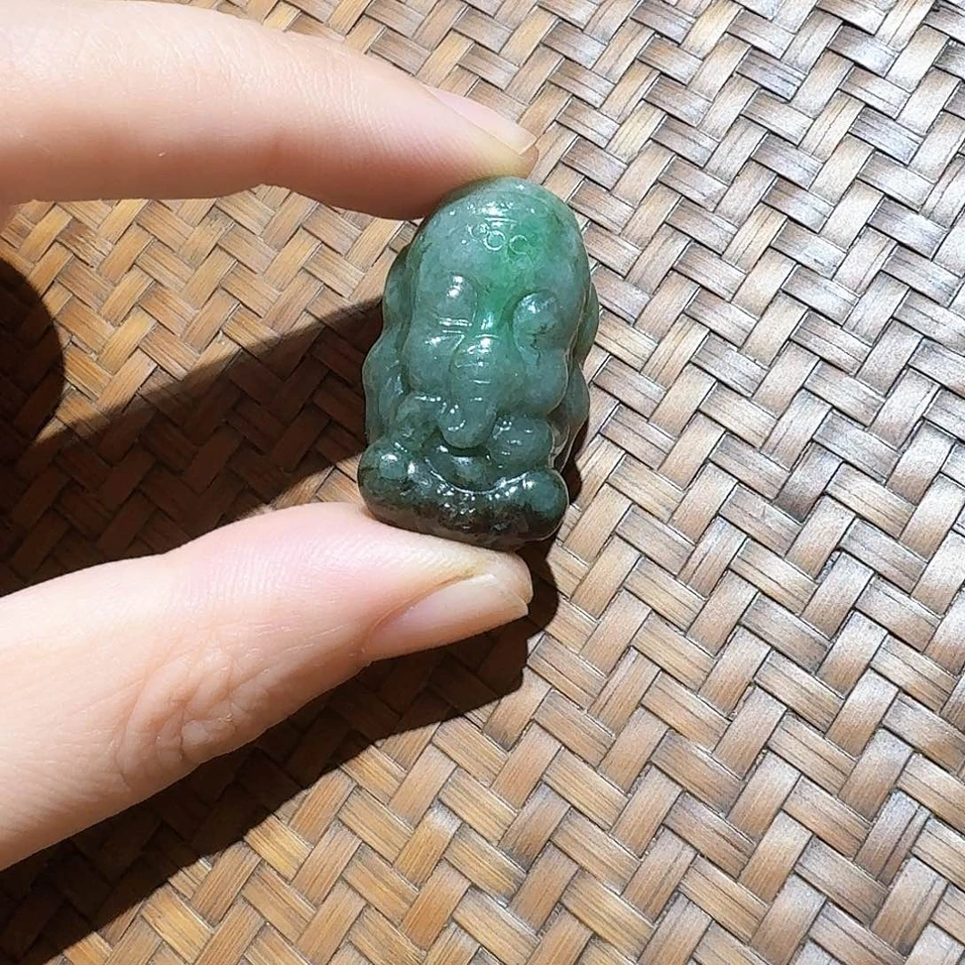 颈饰未镶嵌翡翠个性十足