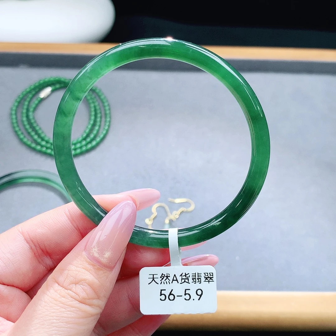 未镶嵌手镯（圆镯）翡翠