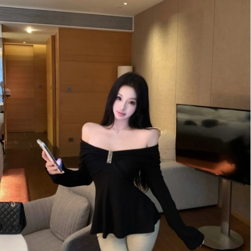 黑色一字肩长袖T恤女秋季设计感小众修身显瘦法式气质高级感上衣