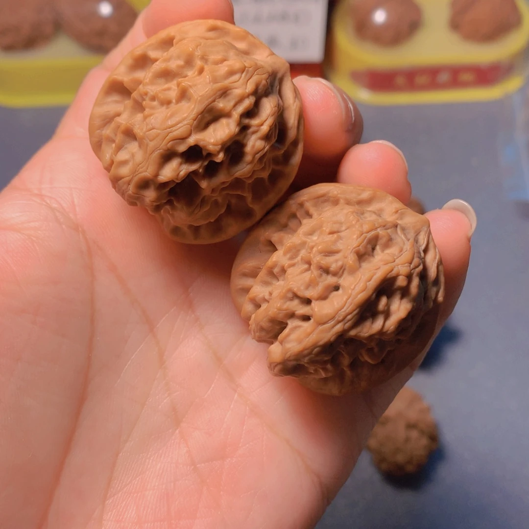 文玩核桃吊坠野狼37微色差