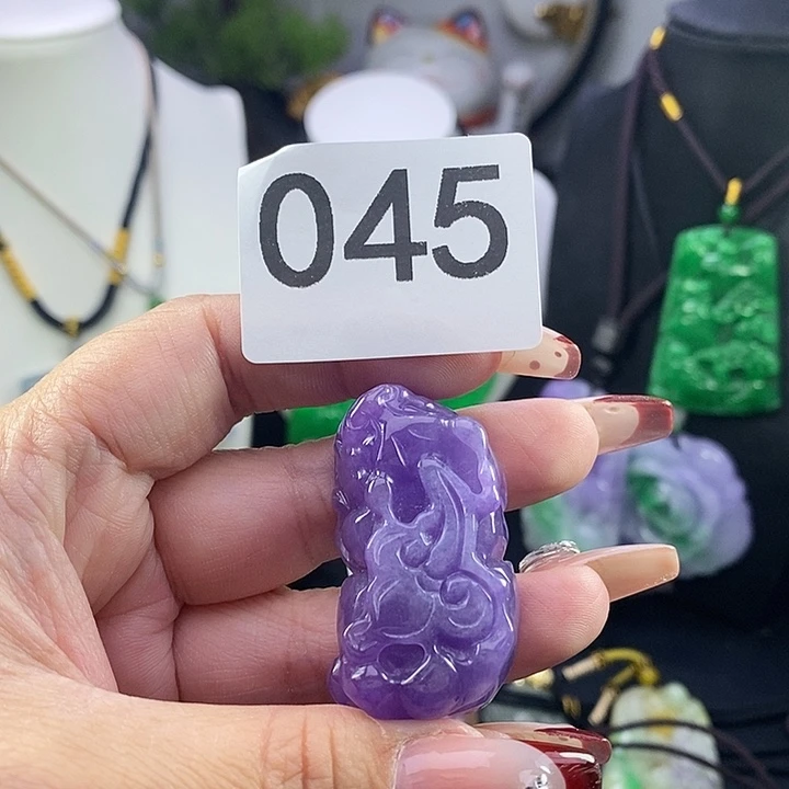 翡翠未镶嵌吊坠(赠链)