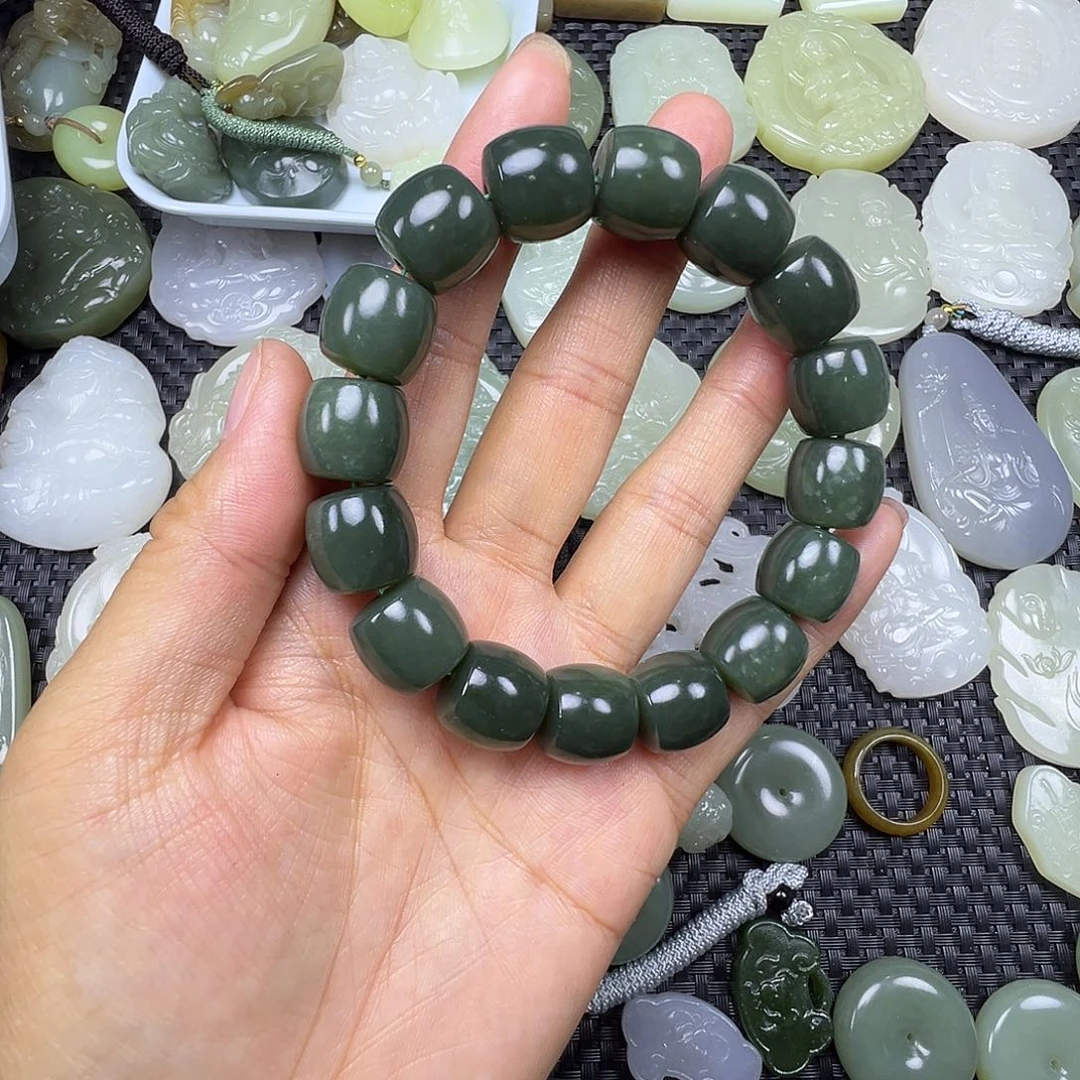 和田玉未镶嵌吊坠(赠链)微瑕漏，不退不换，卡14直切