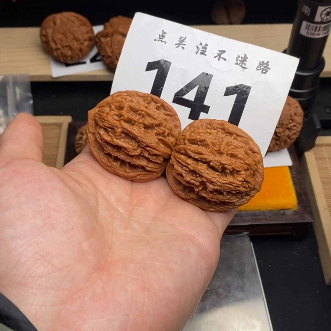 文玩核桃吊坠42虎头