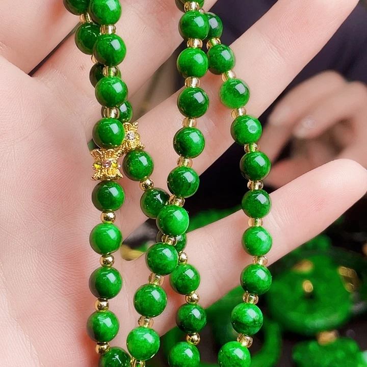 翡翠未镶嵌颈饰多样性