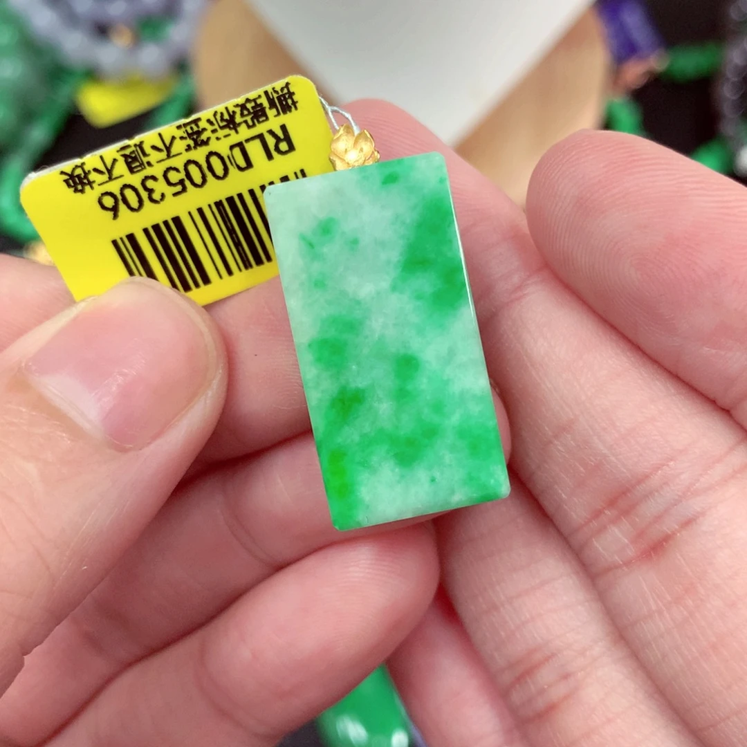 颈饰18K金镶嵌翡翠