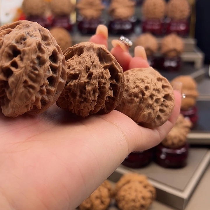 文玩核桃把件野牛➕公子帽➕灯笼r-025