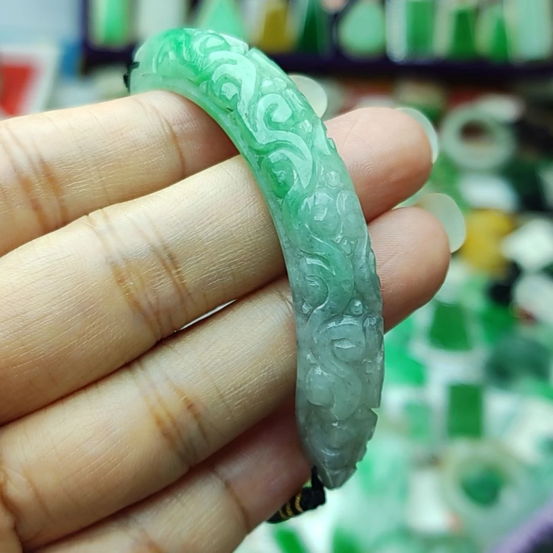 翡翠未镶嵌颈饰51