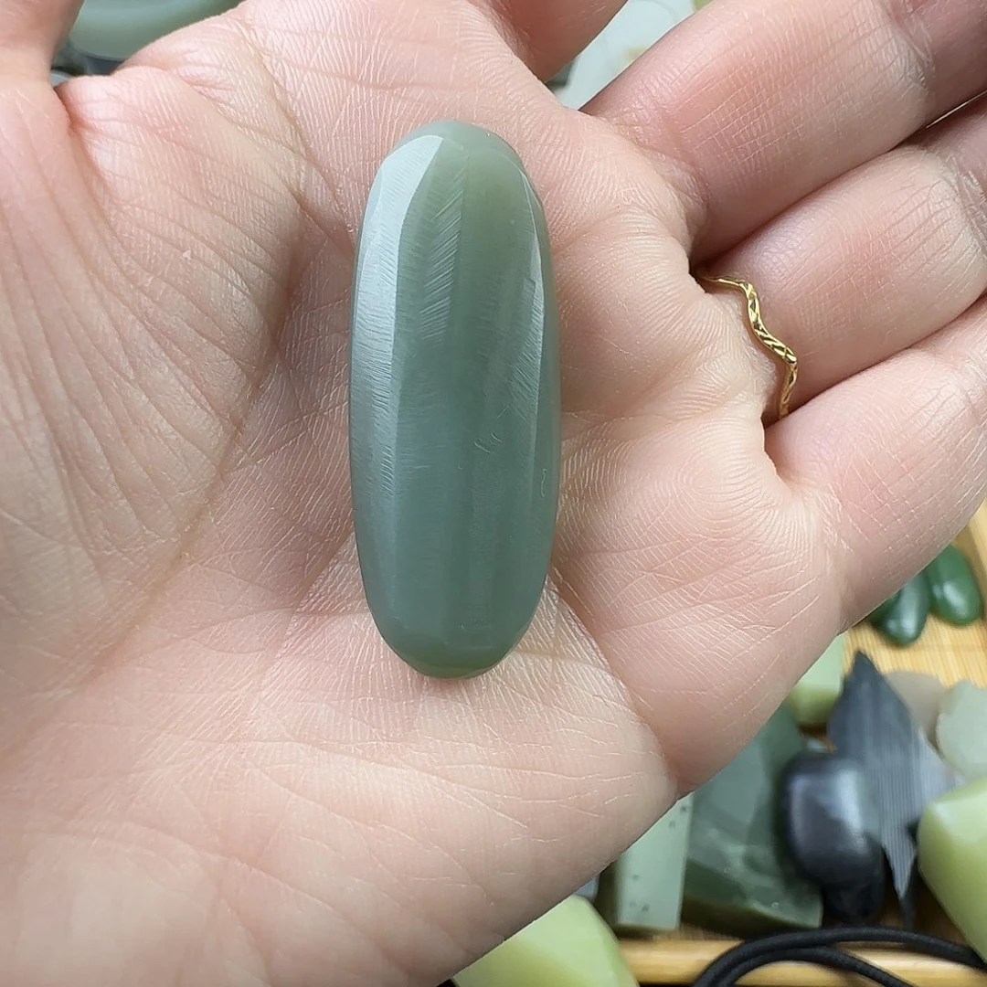 听***ㅤ和田玉未镶嵌颈饰