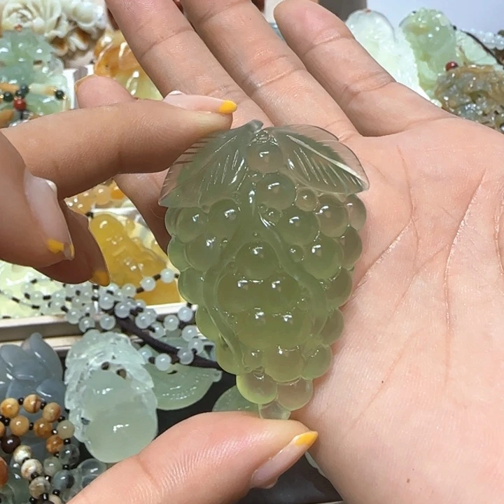 蛇纹石玉未镶嵌吊坠