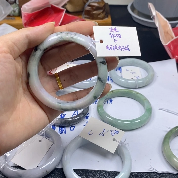 未镶嵌手镯翡翠有*天然翡翠