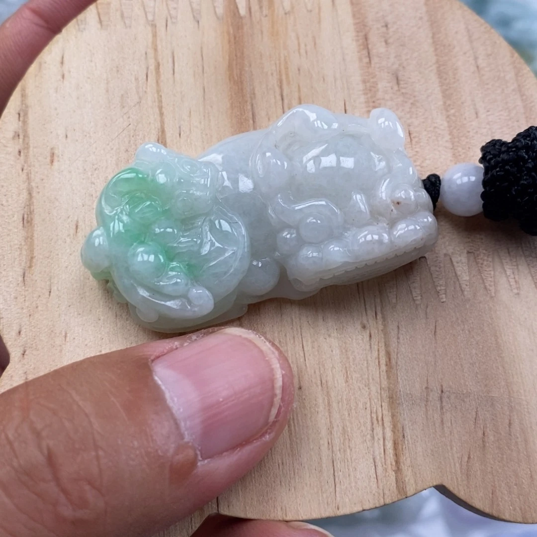 翡翠未镶嵌颈饰多人霸王貔貅吊坠