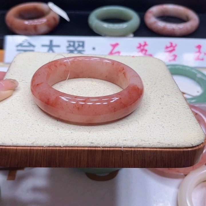 未镶嵌手镯石英质玉开*