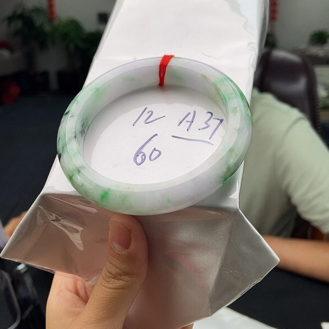 翡翠手镯未镶嵌颜色多样性发拍一发一