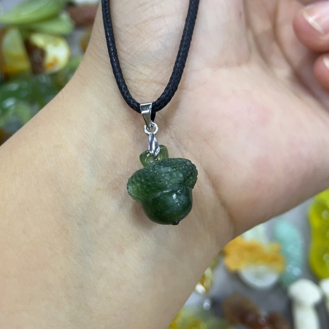 未镶嵌蛇纹石玉挂件